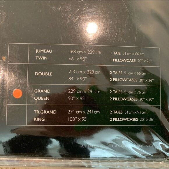 Simons Maison - BNWT - 50%Cotton/50% Polyester Queen Duvet Cover Set in Aluminum - Picture 4 of 5